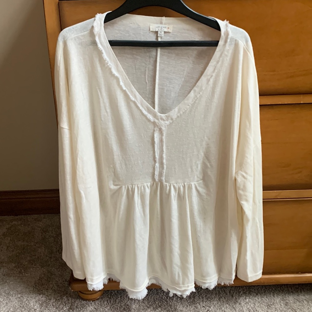1XL Umgee cream top. Thin, long sleeved.
